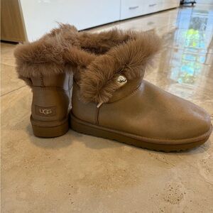 Authentic genuine rare sold-out UGG booties, gold sparkle, gold clasp, sz 8-7.5